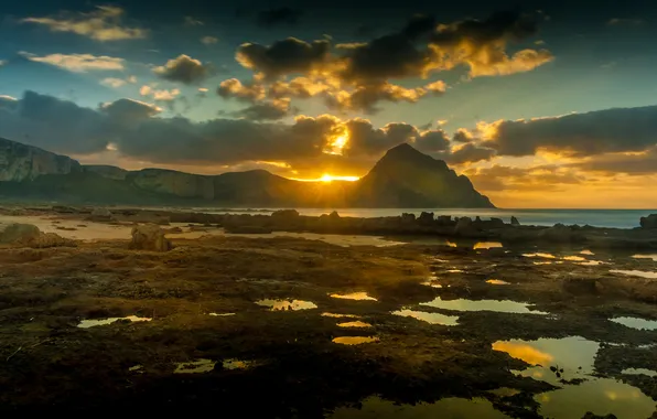 The sky, the sun, rays, sunset, mountains, clouds, stones, rocks