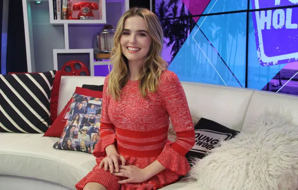 Picture smile, actress, Zoey Deutch