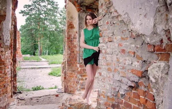Girl, Look, Model, The building, Brunette, Feet, Beauty, Figure
