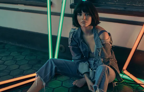 Picture look, girl, jeans, sitting, Kendall Jenner, Kendall Jenner