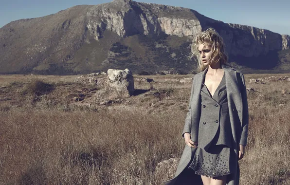 Model, dry grass, Juju Ivanyuk