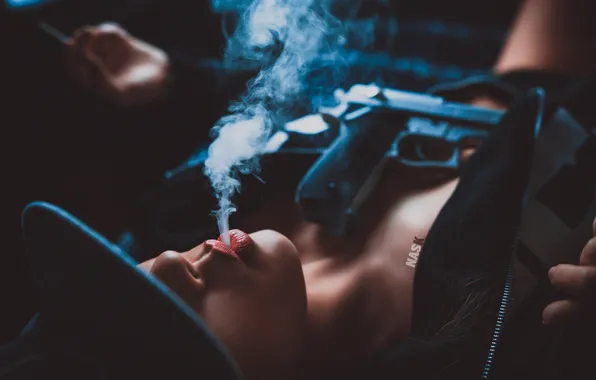 Picture girl, smoke, trunk, cap, Nask To, Nask
