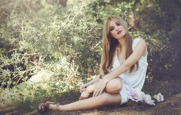 Picture flowers, makeup, legs, Carolina Camacho