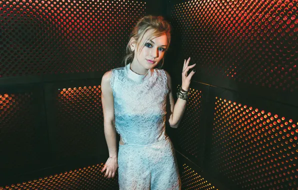 Picture actress, Emily Kinney, Emily Kinney