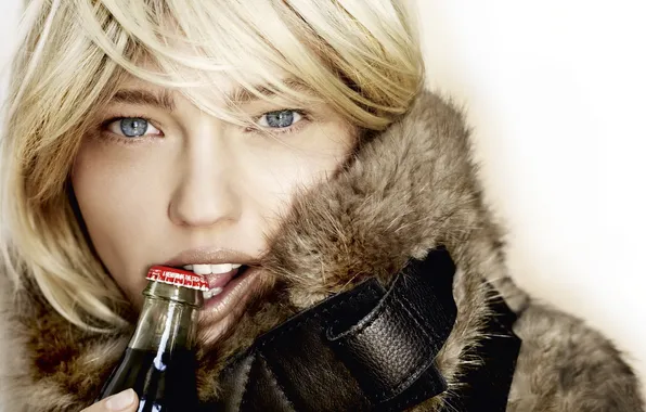 Picture bottle, tube, teeth, Sasha Pivovarova