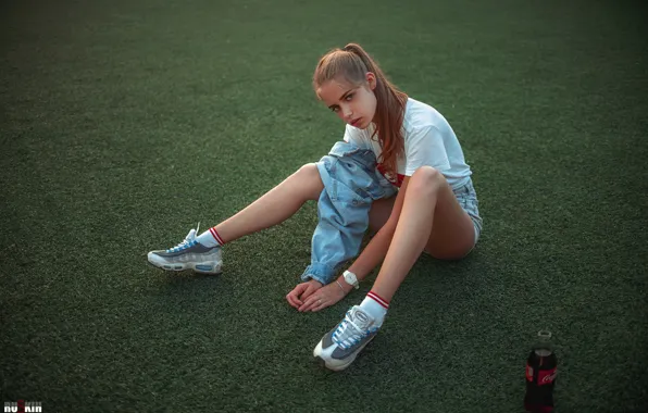 Shorts, Girl, drink, legs, sitting, sneakers, Sasha Rusko, Dasha Kaisarova Street