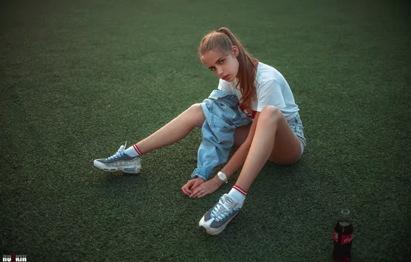 Picture shorts, Girl, drink, legs, sitting, sneakers, Sasha Rusko, Dasha Kaisarova Street