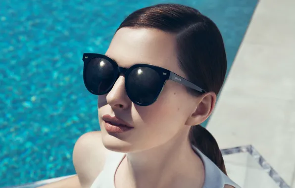 Picture sea, look, pose, actress, glasses, Anne Hathaway, Anne Hathaway