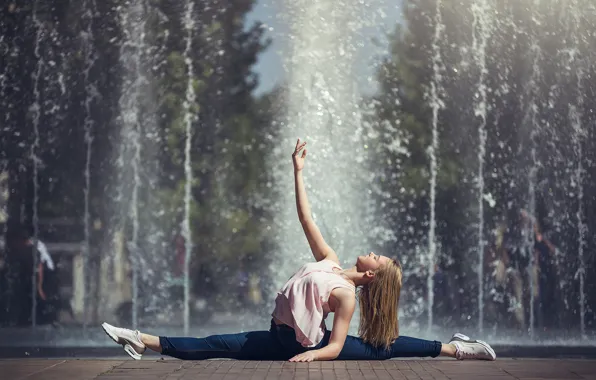 Grace, fountain, twine, stretching, Lisa Baudin