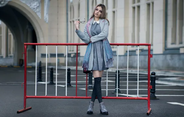 Picture the city, glasses, legs, sponge, Danielis