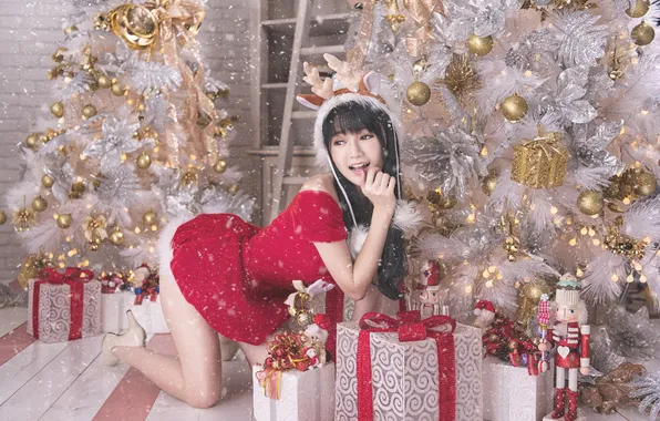 Look, girl, balls, snow, pose, smile, room, toys