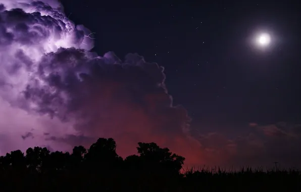 Picture clouds, the moon, lightning