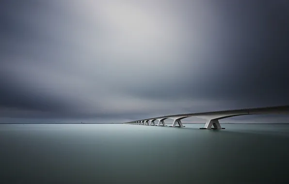 Picture bridge, river, the horizon line