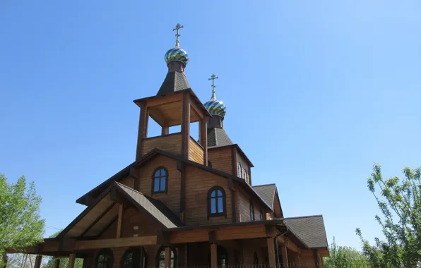 The sky, Church, dome, spring 2018, Meduzanol ©
