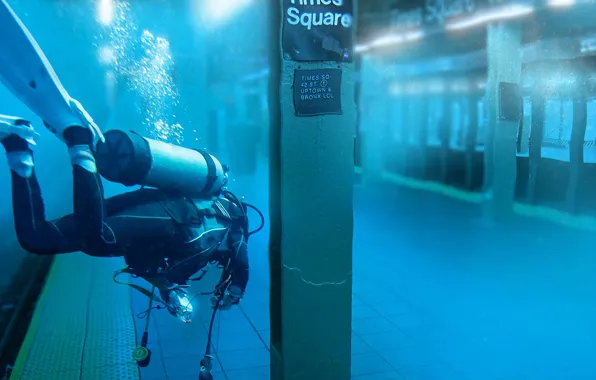 Metro, diver, hurricane, Sandy, New York, Times Square