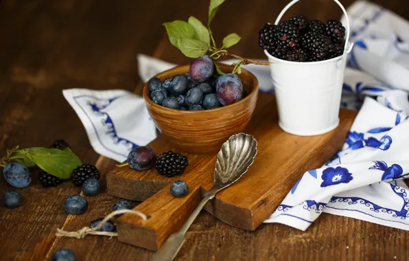 Picture berries, blueberries, spoon, dishes, Board, fruit, plum, BlackBerry