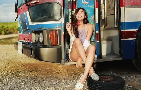 Picture girl, bus, Asian