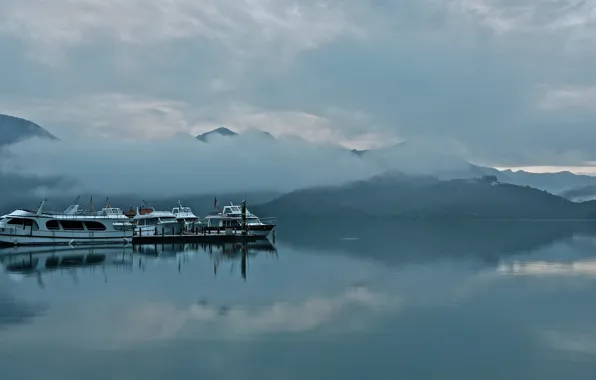 Picture clouds, mountains, fog, boats, Bay