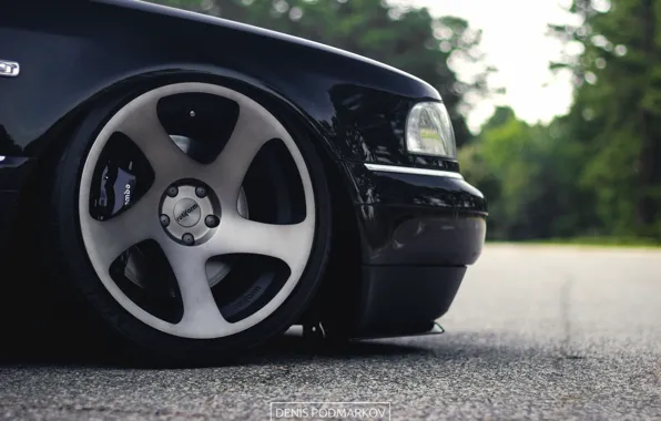 Audi, Stance