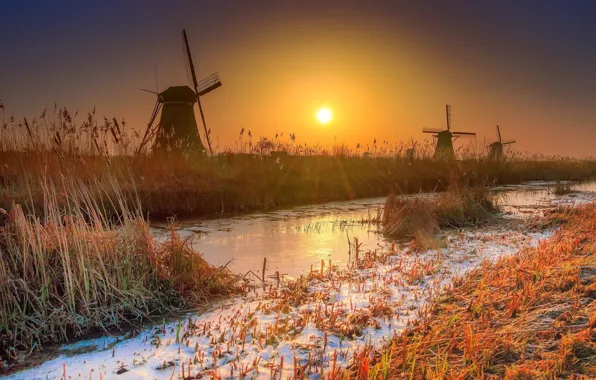 Winter, the sun, mill
