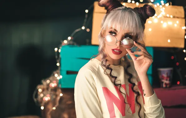 Look, girl, makeup, glasses, blonde, boxes, hairstyle, garland