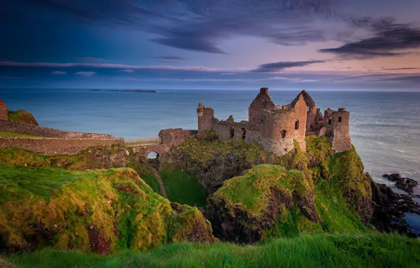 Picture the evening, ruins, Northern Ireland, Antrim County, Dunluce castle
