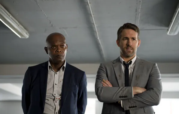 Lamp, blood, the ceiling, men, dirty, The Hitmans Bodyguard