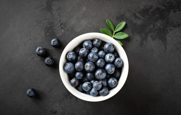 Picture berries, the dark background, blueberries, Cup, bowl, leaves, placer