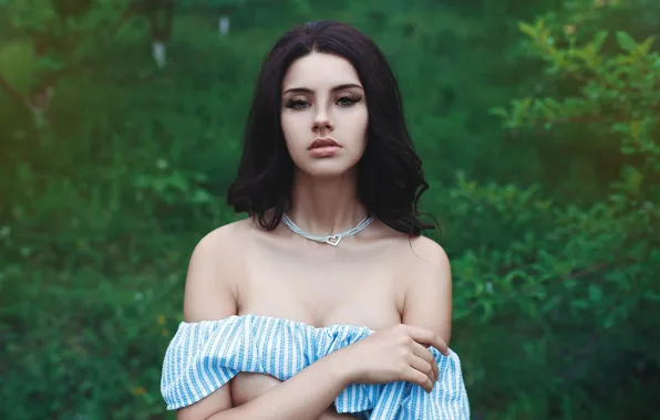 Look, pose, background, model, portrait, hands, makeup, dress