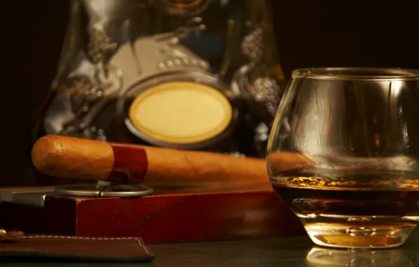 Picture glamour, bar, cigars, cognac