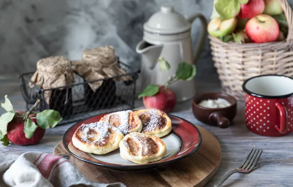 Picture jam, powdered sugar, sour cream, pancakes, Karina Klachuk