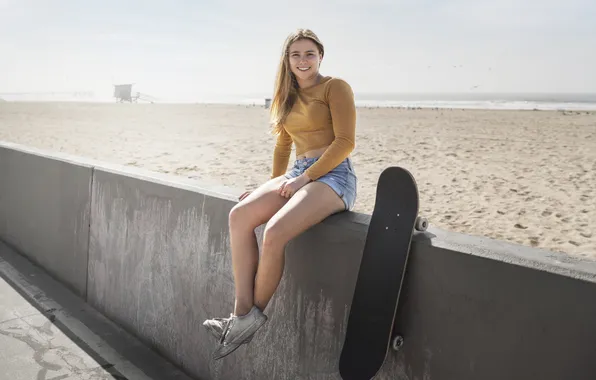 Picture girl, smiley, skateboard