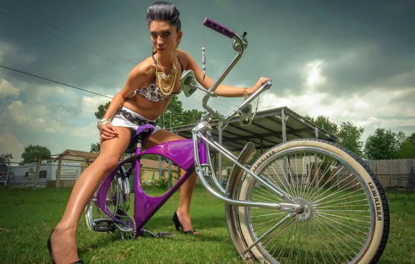 Picture girl, bike, pose