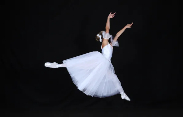 Picture jump, white dress, Ballerina