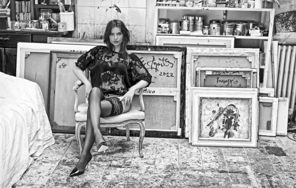 Picture girl, actress, black and white, sitting, monochrome, monochrome, black and white, Emily Ratajkowski