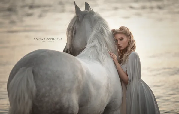 BLONDE, LOOK, WATER, HORSE, DRESS, MANE, HAIRSTYLE, photographer Anyuta Ontikova