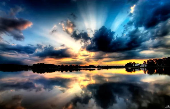Picture the sky, water, rays, beauty