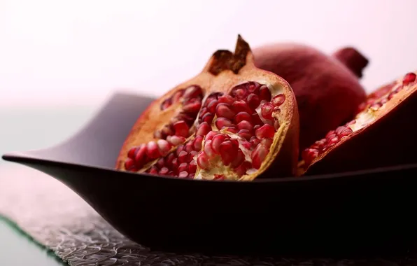 Picture macro, grain, plate, fruit, vase, garnet