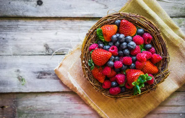 Berries, raspberry, blueberries, strawberry, basket, fresh, berries