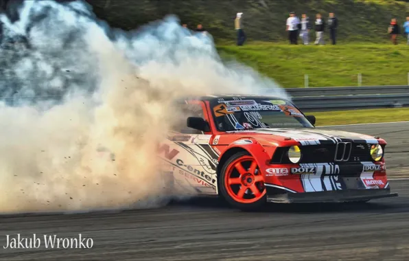 Smoke, show, drift, tricks