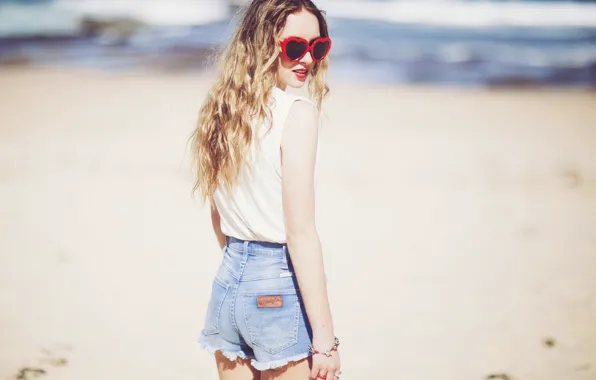 Picture sand, beach, girl, glasses, blonde