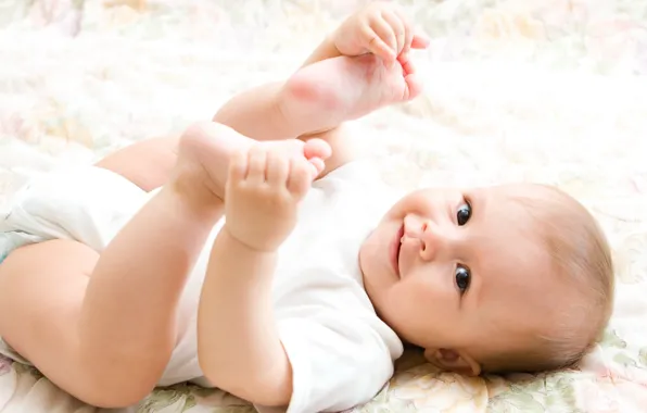 Picture children, smile, background, Wallpaper, feet, mood, bed, child