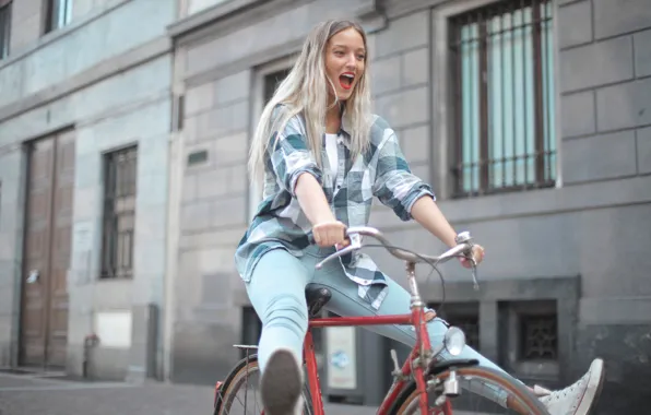 Joy, joy, plaid shirt, bright lips, plaid shirt, white sneakers, white sneakers, bright lips