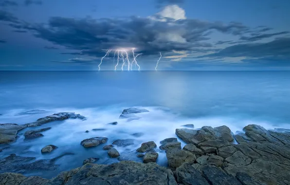 Picture the storm, the ocean, horizon