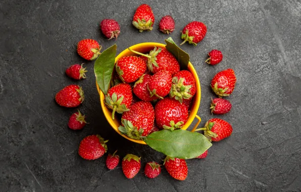 Leaves, berries, round, strawberry, bowl, grey background, composition, laid out