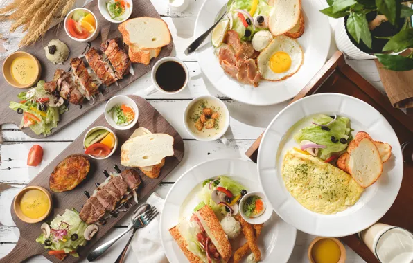 Meat, scrambled eggs, vegetables, cuts, omelette