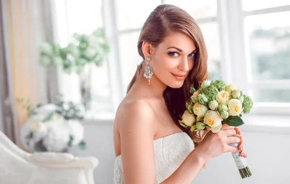 Picture look, girl, decoration, flowers, smile, room, bouquet, makeup