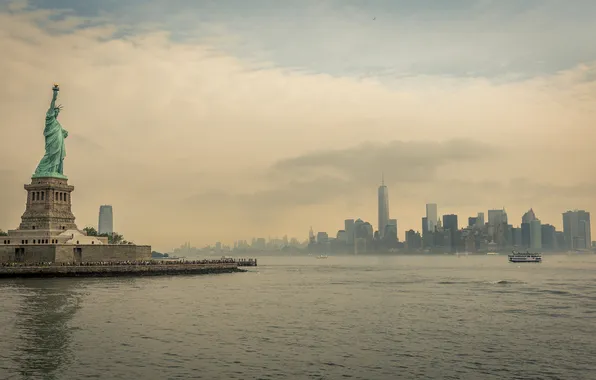 Picture New York, Manhattan, the statue of Liberty, the Hudson river