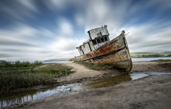 Picture shore, ship, scrap
