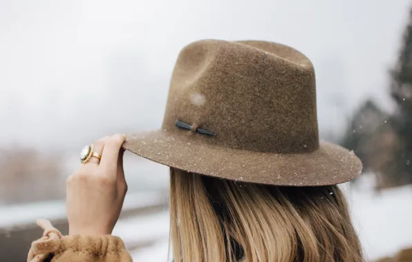 Picture model, hat, blonde, street style